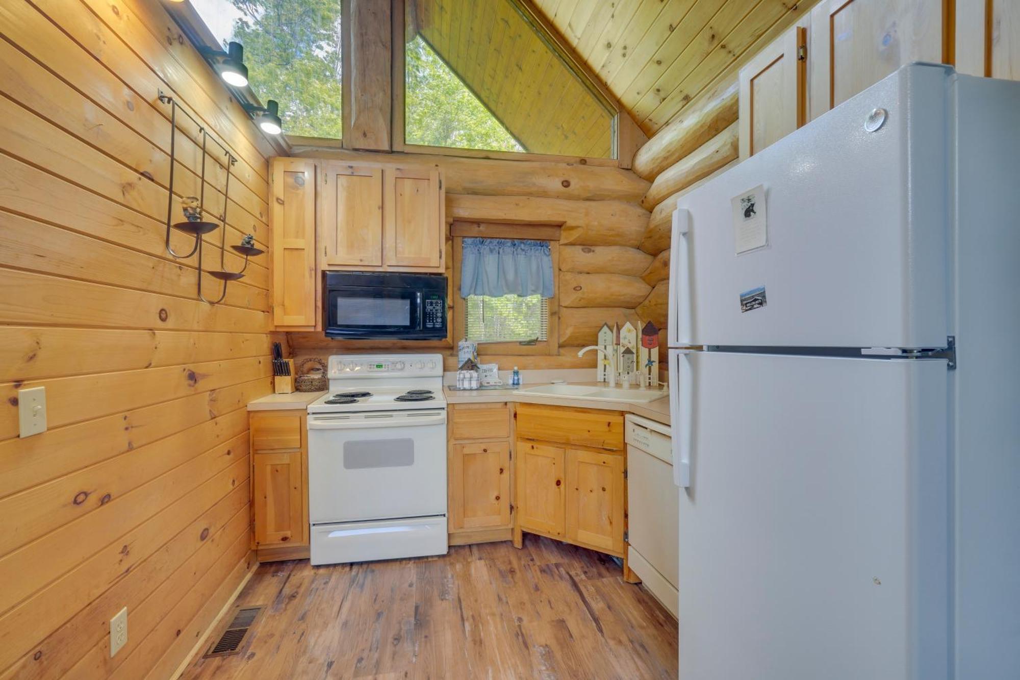 Gatlinburg Cabin With Hot Tub About 11 Miles To Downtown Экстерьер фото