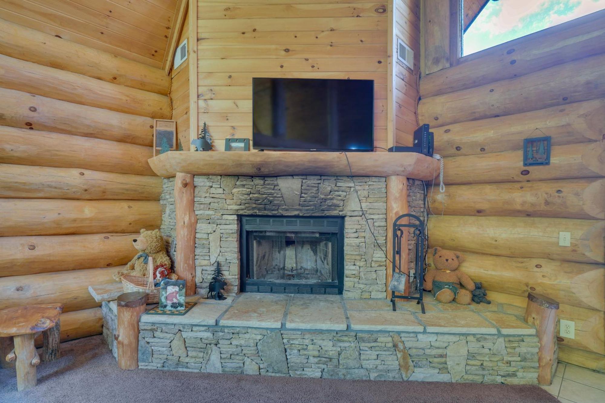 Gatlinburg Cabin With Hot Tub About 11 Miles To Downtown Экстерьер фото